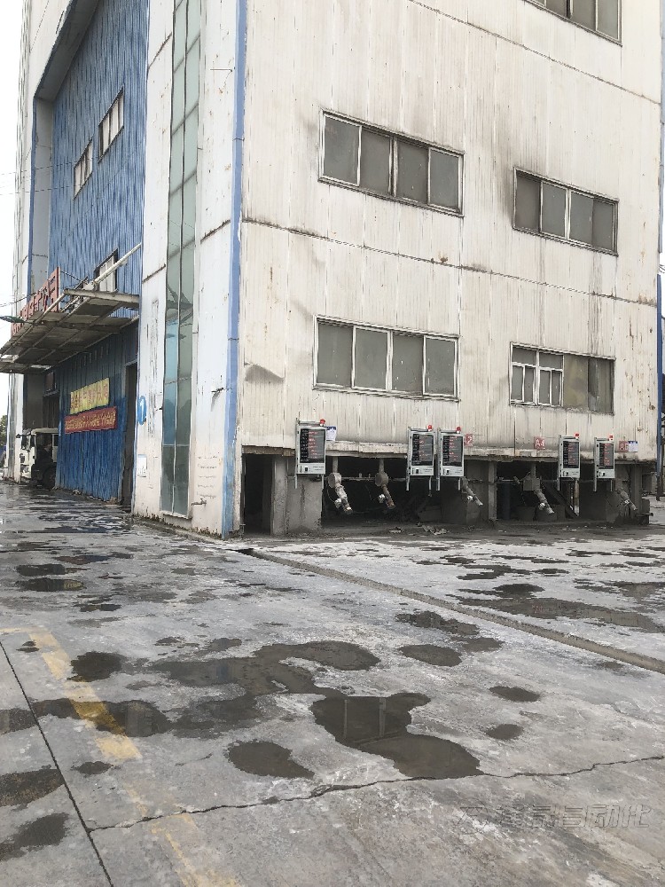 大街上裝混凝土的大卡車，為什么要邊走邊轉(zhuǎn)？看完長見識了